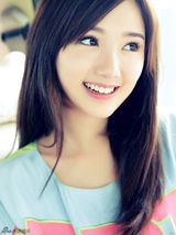 组图：毛晓彤夏日写真 做清新甜美蛋糕女孩