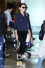 组图：朴贞雅等人返韩 机场时尚风格各异