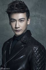 组图：叶项明性感邪魅风写真似偶像版吸血鬼