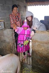 组图：王心凌携城市家庭走进云南 谱守望篇章