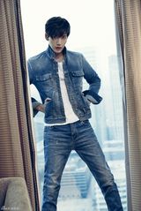 组图：朴海镇高俊熙性感写真 大尺度床照惹火