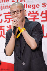 组图：大影节闭幕式 汤唯红裙知性王丽坤温婉