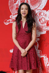 组图：大影节闭幕式 汤唯红裙知性王丽坤温婉