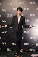 组图：林佑威胡宇崴宥胜宣传新剧笑组团体