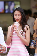 组图：黄晓明开店卖甜品 Angelababy甜蜜助阵力挺男友