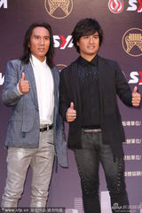 组图：动力火车哥俩沧桑 短发尤秋兴打扮摇滚