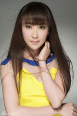 组图：刘芷汐盛夏靓丽写真 展娇媚身姿