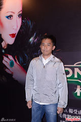 组图：梁朝伟现身挺刘嘉玲 考虑接拍王家卫新戏