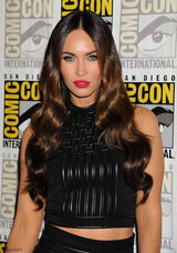 组图：女神归来！梅根-福克斯魅惑动人秀美背