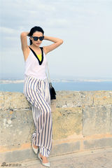 组图：高圆圆欧洲街拍曝光 多样搭配诠释百变美