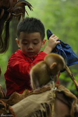 组图：萌娃大战“原始人” 妈妈天团空降