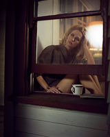 组图：詹纽瑞-琼斯黑丝诱惑 双腿滑嫩修长