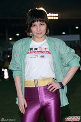 组图：何超仪称与何超云不熟 拒谈对方情变传闻