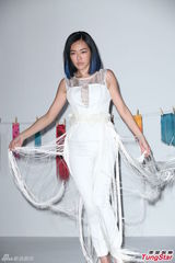 组图：小S杨丞琳同性暧昧 激情互摸挑逗尺度大