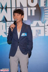 组图：李克勤回无线主持《决战一分钟》