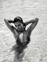 组图：45岁超模海莲娜越老越辣 比基尼咸湿诱人