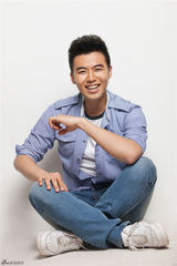 组图：王今铎笑容阳光展青春活力