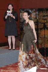 组图：莫文蔚暑假英国陪老公 直言无生育计划