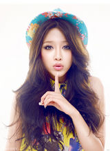 组图：李漫荻最新写真曝光 性感背心露脐环