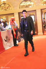 组图：李宇春等亮相榜中榜 雨神萧敬腾驾到