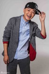 组图：包贝尔秀鬼马写真 表情帝玩转五连拍