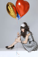 组图：童可可情人节发新歌尽显甜蜜