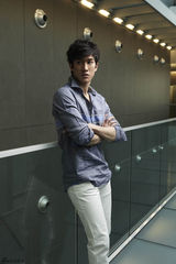 组图：李治廷变优雅绅士 活力四射演绎运动时尚