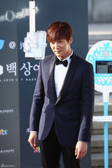 独家高清：又是一年百想红毯 众星云集争奇斗艳