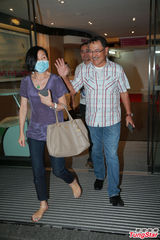 组图：刘丹探望孙女笑不拢嘴 与杨幂父母合影