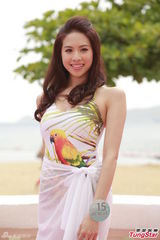 组图：港姐16强佳丽首度泳装亮相见媒体