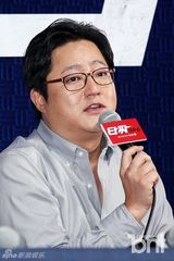 组图：崔胜贤Top宣传19禁新片与申世京谈笑