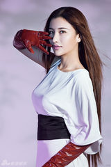 组图：张虹一魅惑写真 天使与魔鬼的双面结合