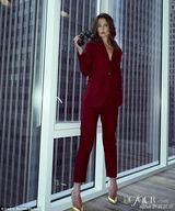 组图：前汤嫂凯蒂变身性感职业女郎 大展成熟美