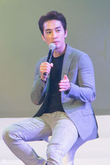 独家：宋承宪上海见面会 为粉丝冲咖啡