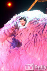 组图：韩星IVY演音乐剧再现七十年代经典