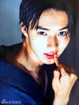 组图：“水球”小鲜肉走红 山崎贤人眉清目秀