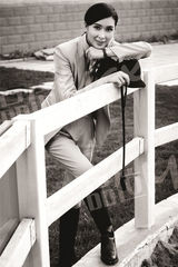 组图：杨恭如登杂志封面 尽显优雅女人味