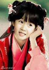 组图：贝儿神PS变俏黄蓉 表情逗趣惹人爱