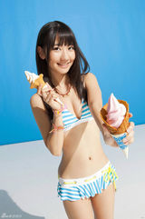 组图：AKB柏木由纪泳装大片 持冰淇淋诱惑宅男
