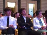 组图：凌潇肃发声明后首亮相 表情严肃