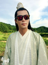 组图：《花千骨》霍建华学雷锋赵丽颖卖萌照