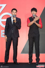 组图：凤小岳激吻郭采洁 女友一点都不担心