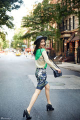 组图：韩丹彤亮相纽约时装周 街拍百变造型