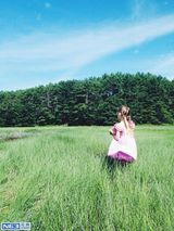 组图：大眼萝莉姐妹走红 写真妈妈掌镜精致如画