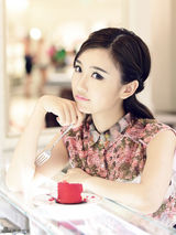 组图：毛晓彤夏日写真 做清新甜美蛋糕女孩