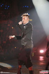 组图：张学友郑秀文等红馆开唱致敬张耀荣