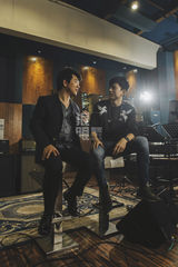 独家:张杰彩排黑衣潮装帅气 郎朗现身相见欢