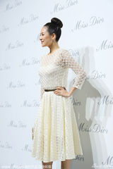 组图：女神齐聚上海!波特曼迷人章子怡网裙透视