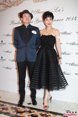 组图：邝美云陈法蓉等出席晚宴  女星抛胸斗艳