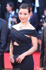 组图：威尼斯开幕红毯 评委陈冲黑裙显高贵